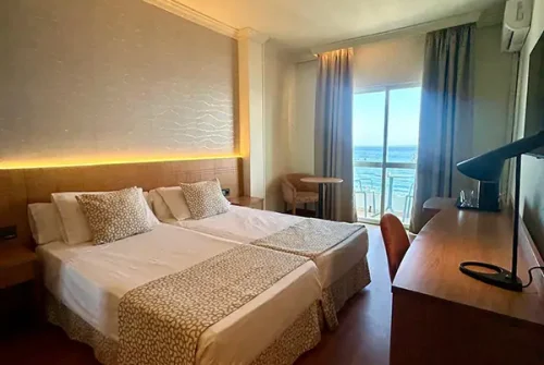 habitacion-doble-con-balcon-y-vistas-al-mar-02